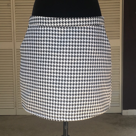 Forever 21 Dresses & Skirts - 🖤Forever 21 Houndstooth Skirt Black White